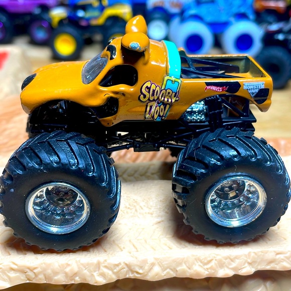 Scooby-Doo - Picture 1 of 4